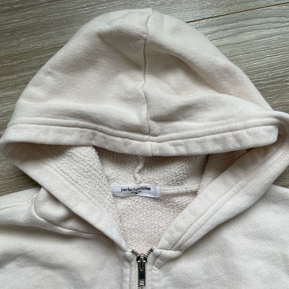 Perfectwhitetee Women’s Cream Zip-up Hoodie Sz M EUC 100% Cotton - Picture 5 of 8